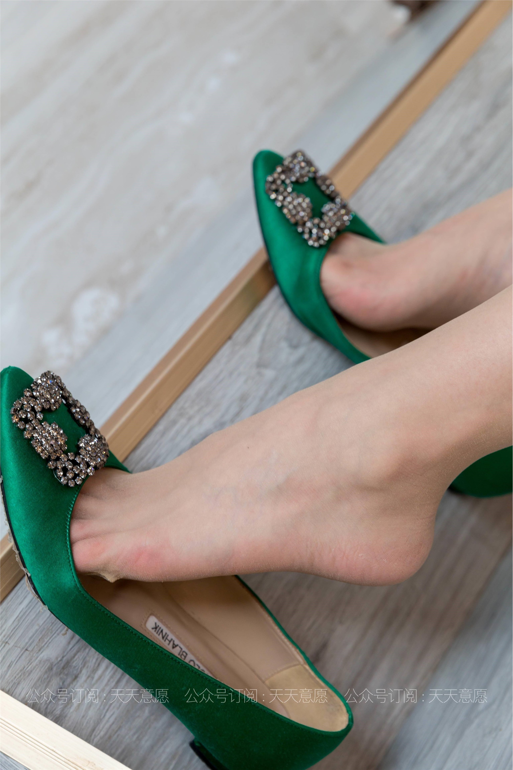 IESS异思趣向 - 模特：秋秋《超短的包臀裙》